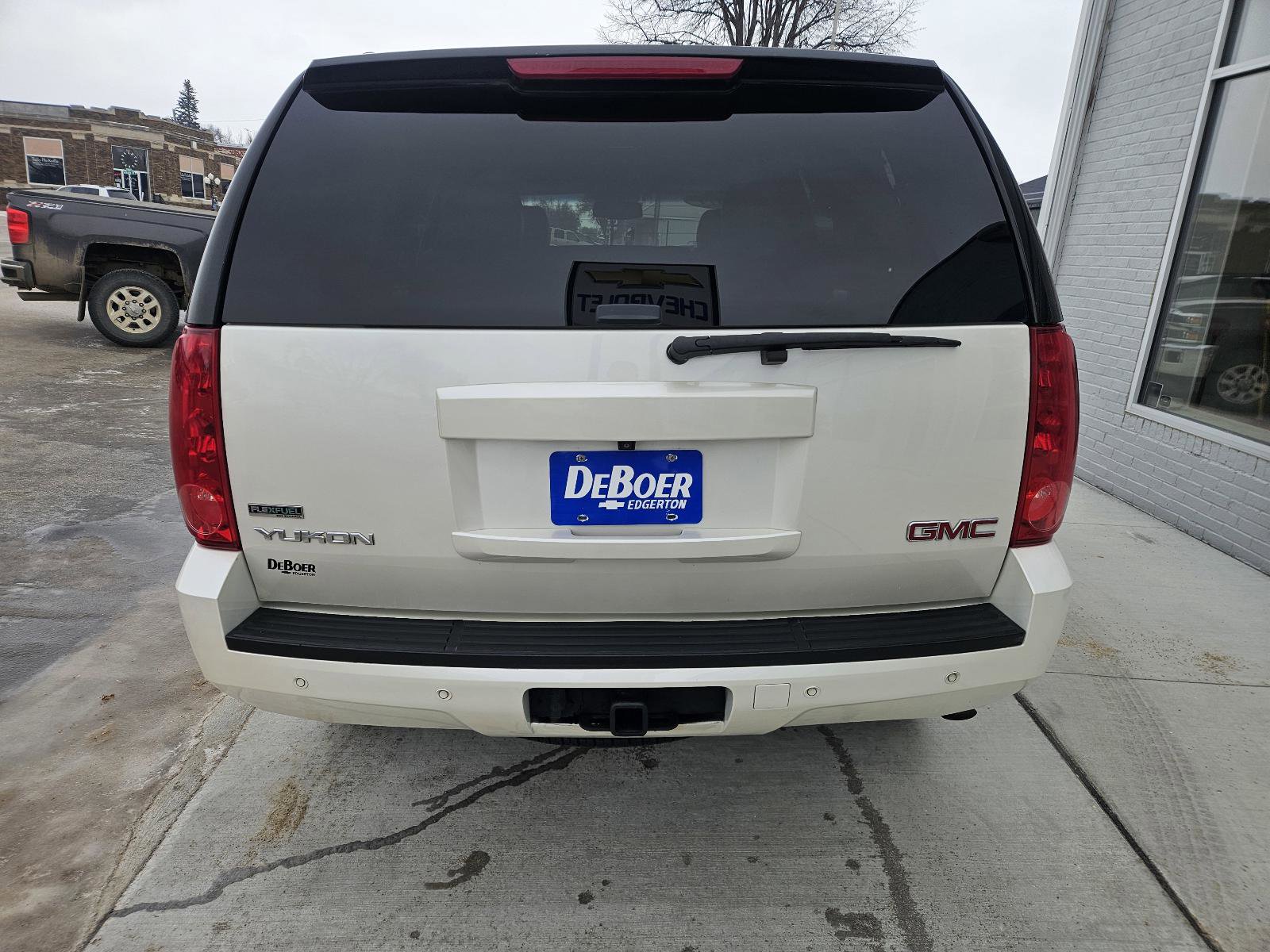 Used 2011 GMC Yukon SLT w/ SLT-2 Equipment Package image 4