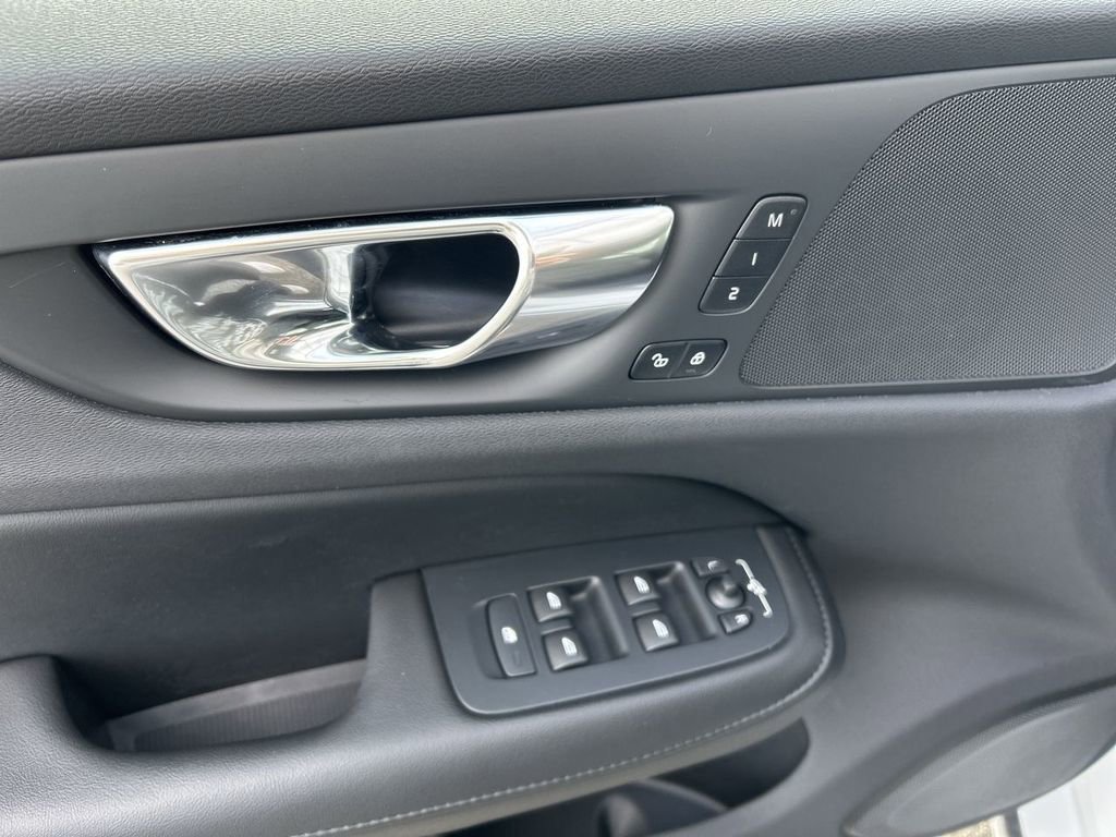 Certified 2025 Volvo S60 B5 Core AWD/4WD image 16