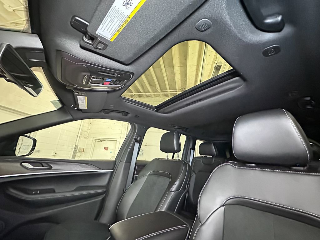 New 2026 Jeep Grand Cherokee Altitude image 21