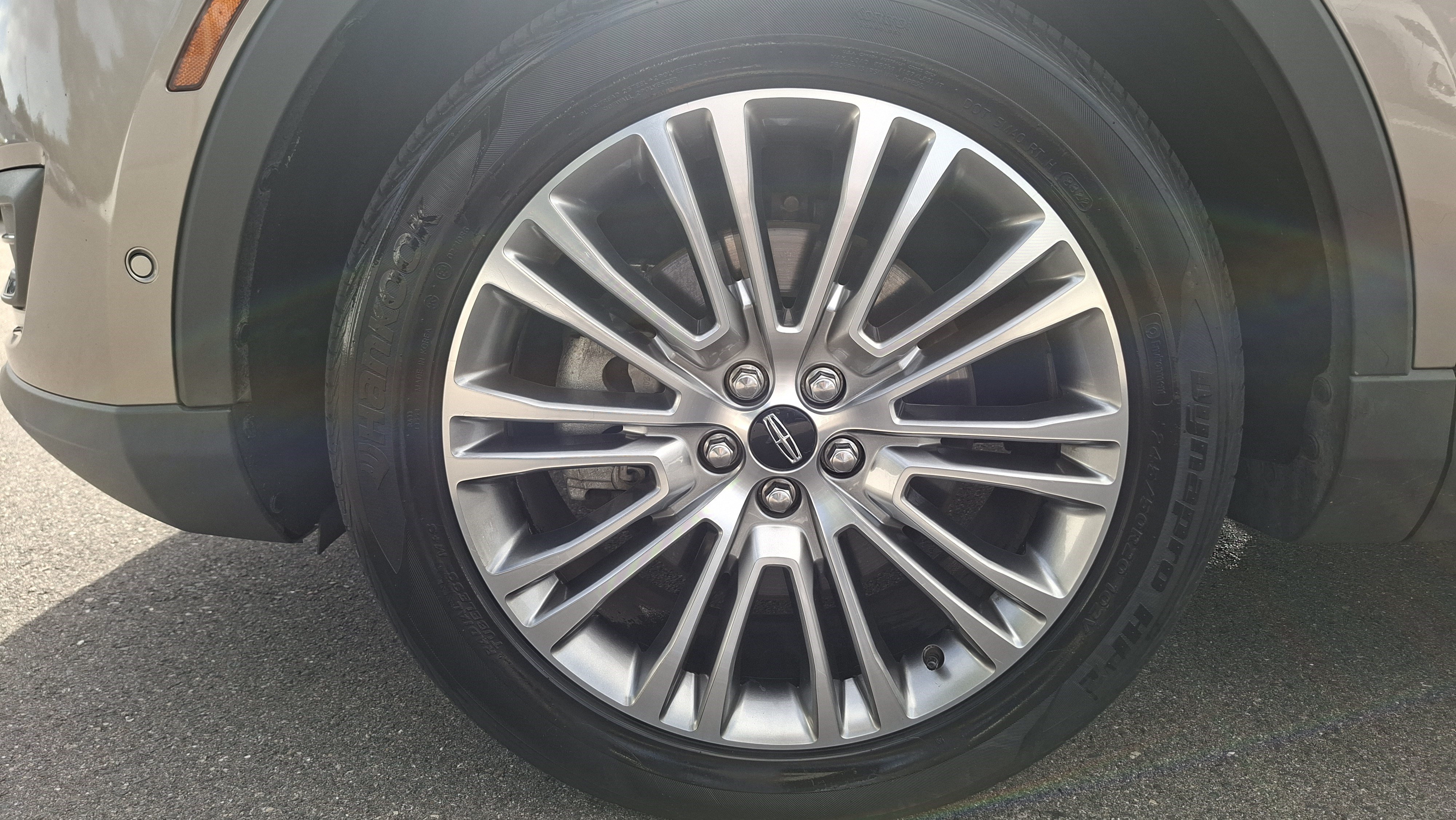 Used 2018 Lincoln MKX Reserve w/ Driver Assistance Package FWD image 24
