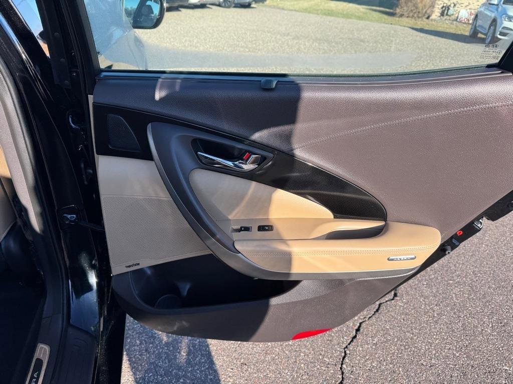 Used 2015 Hyundai Azera Limited FWD image 28