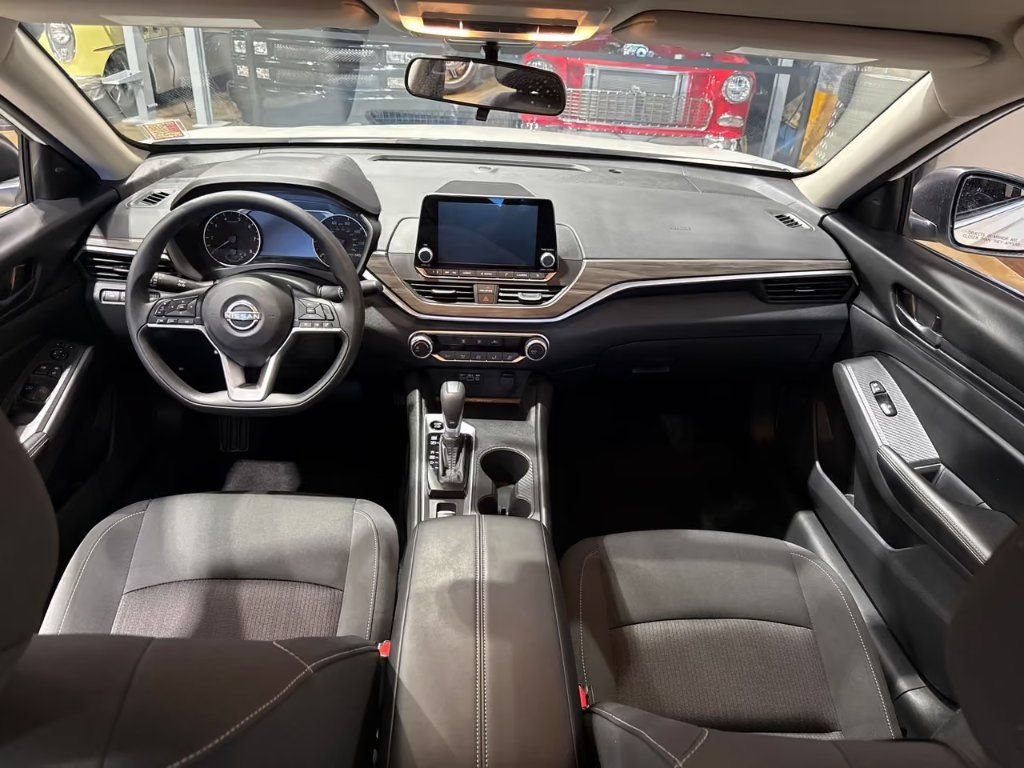Used 2026 Nissan Altima 2.5 SV AWD/4WD image 15