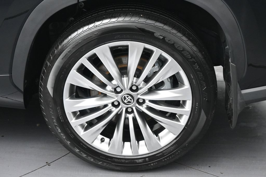 Used 2026 Toyota Highlander Platinum AWD/4WD image 37