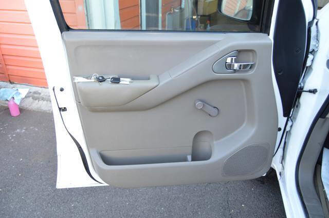 Used 2010 Nissan Frontier SE AWD/4WD image 31