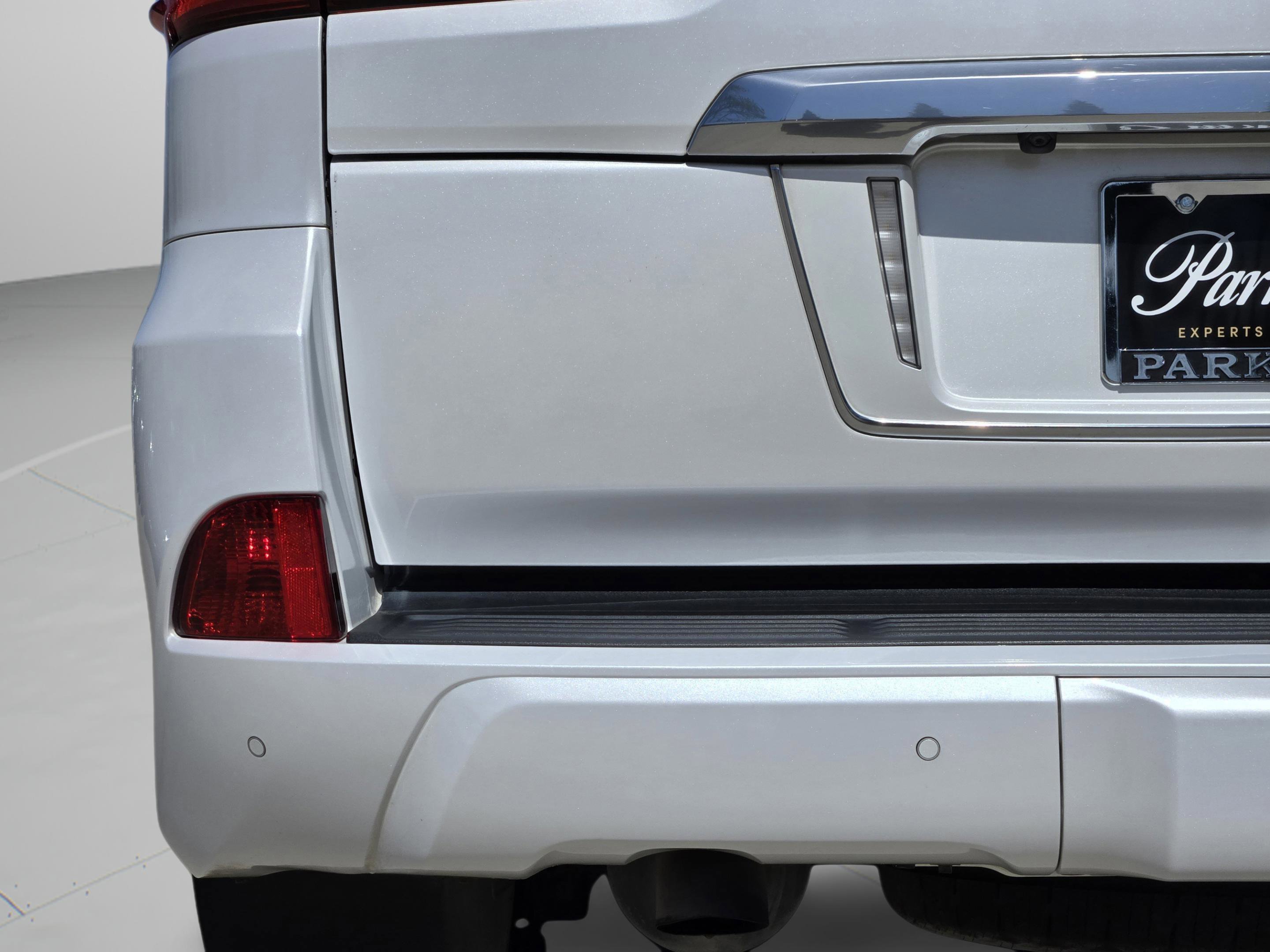Used 2020 Lexus LX 570 4WD w/ Luxury Package image 15