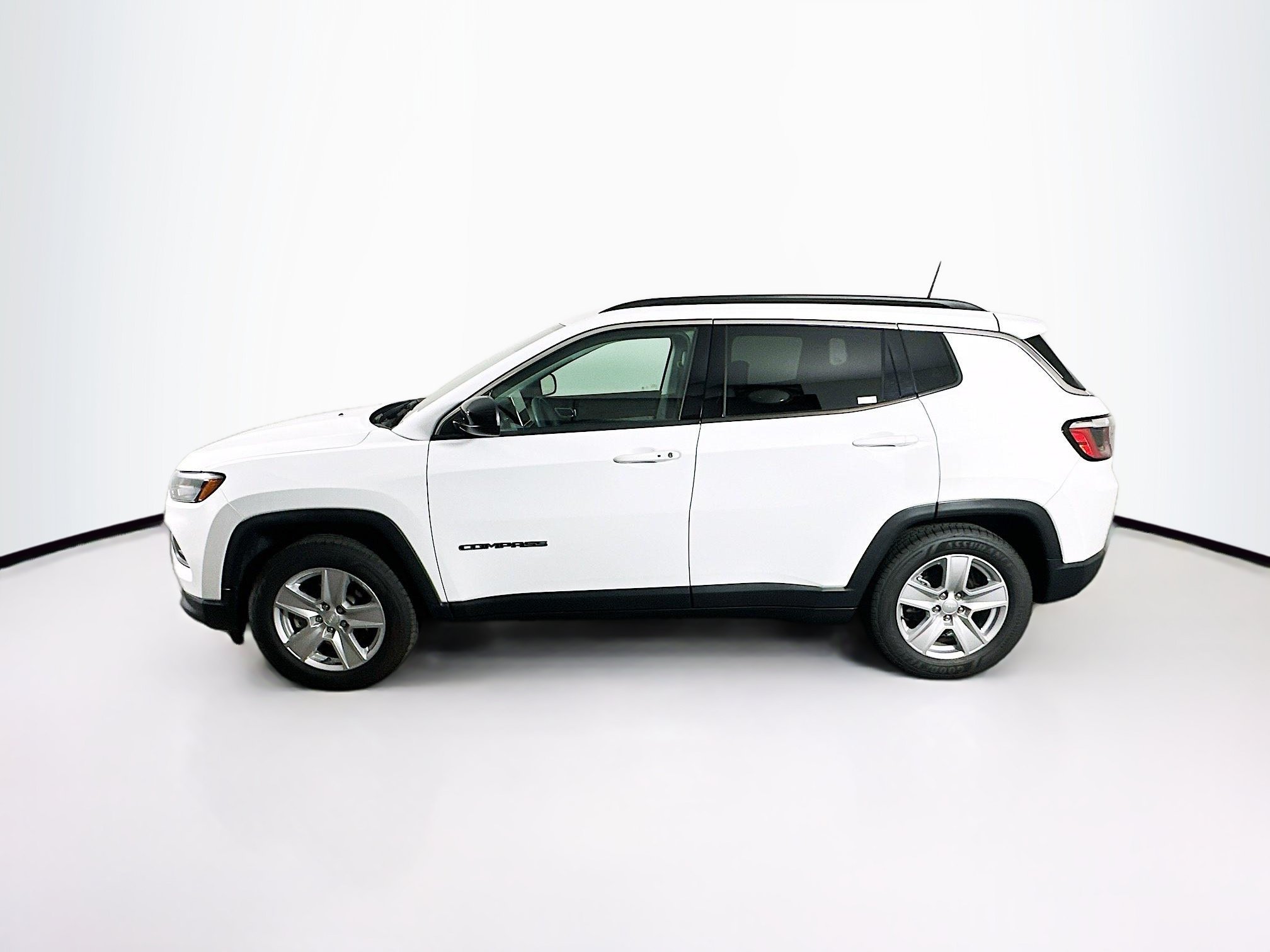 Used 2022 Jeep Compass Latitude FWD image 4