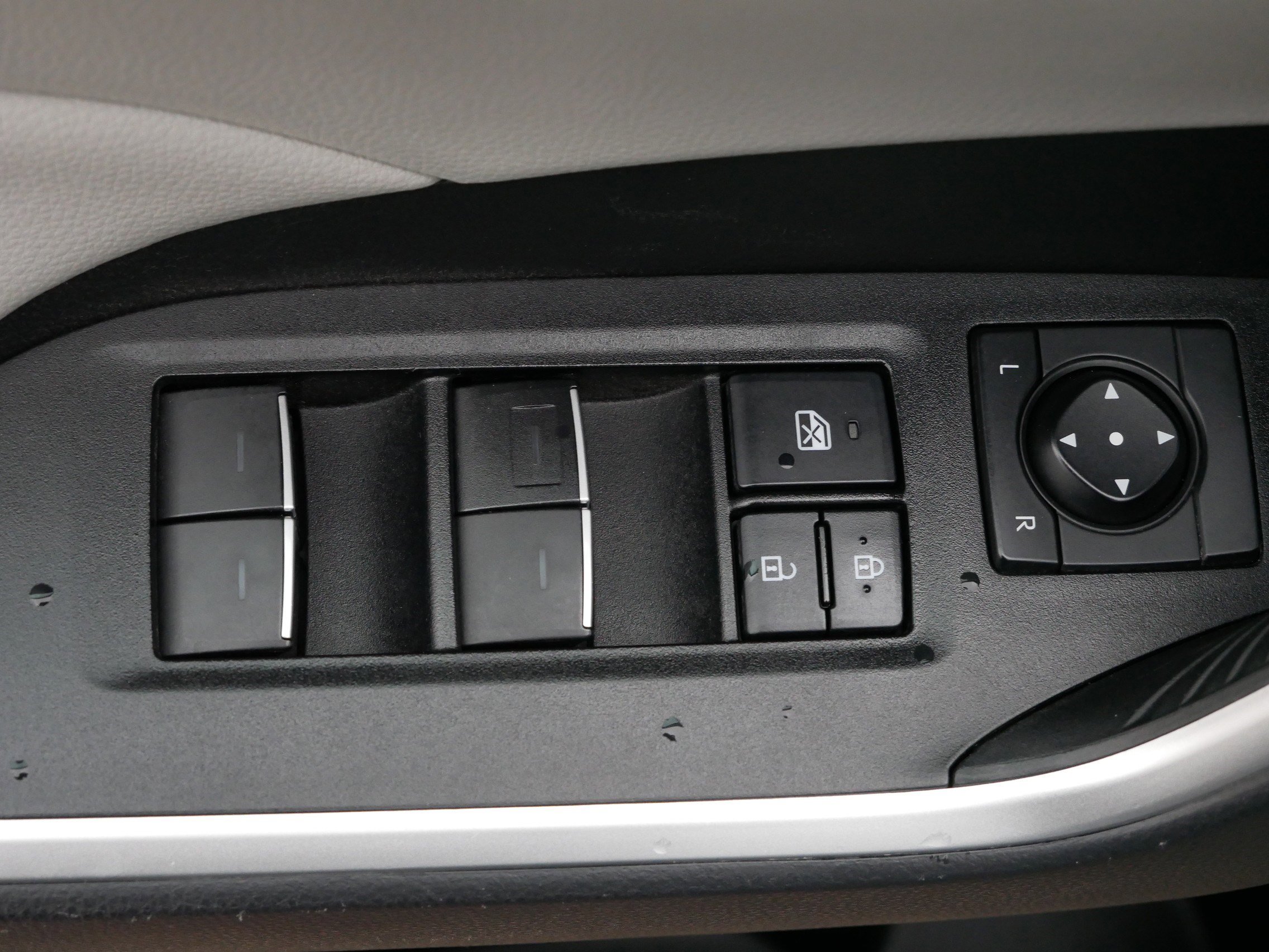 Used 2022 Toyota RAV4 XLE w/ Convenience Package image 19