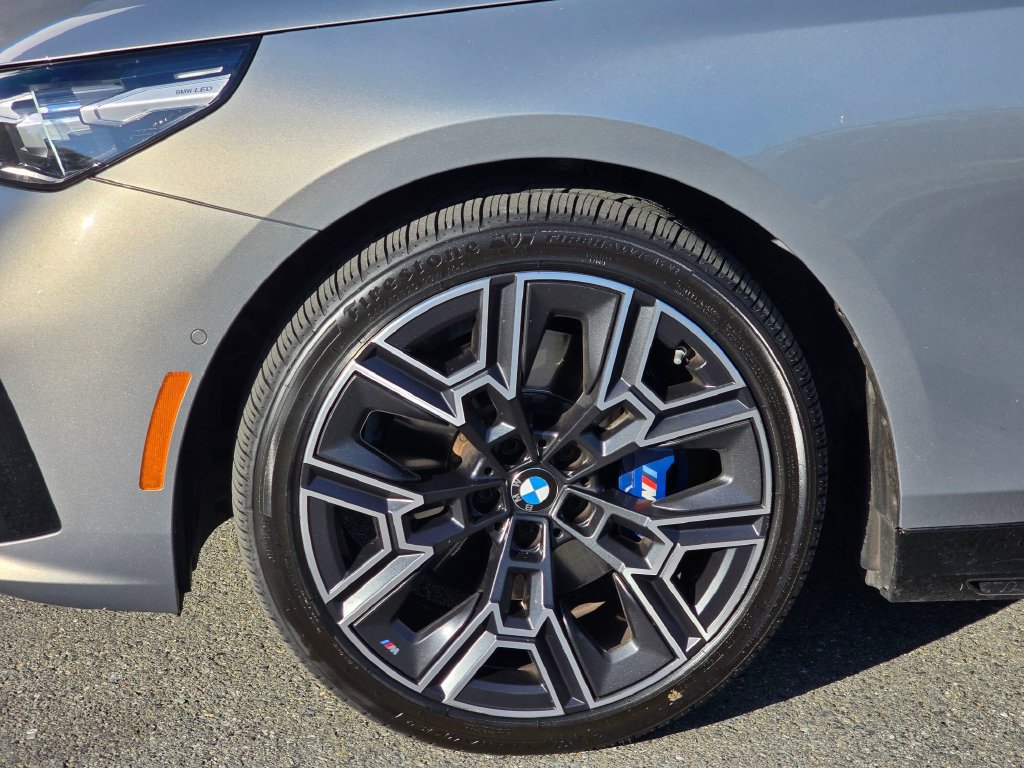 Used 2024 BMW 530i w/ M Sport Package RWD image 9