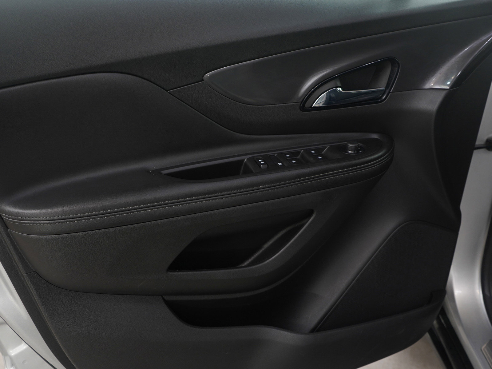 Used 2022 Buick Encore Preferred image 23