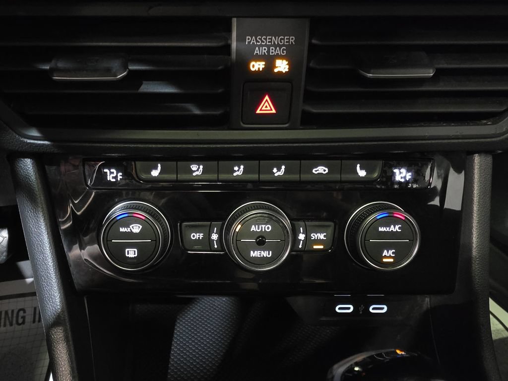 Used 2024 Volkswagen Jetta SE FWD image 17