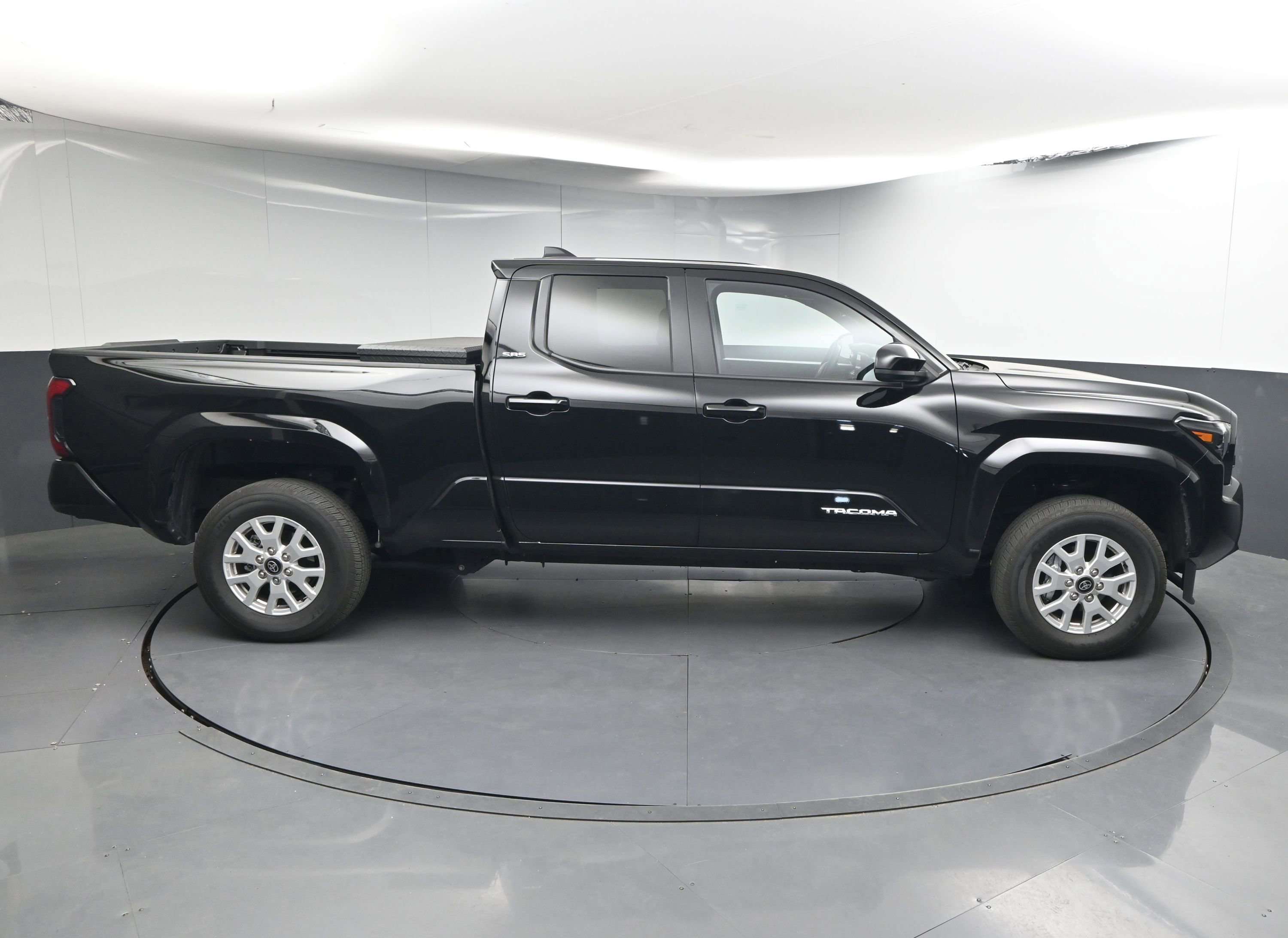 Used 2024 Toyota Tacoma SR5 image 9