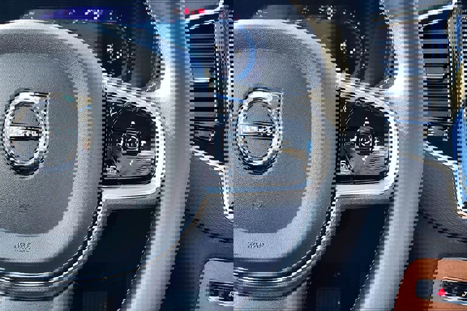 Certified 2024 Volvo XC90 B6 Plus image 24