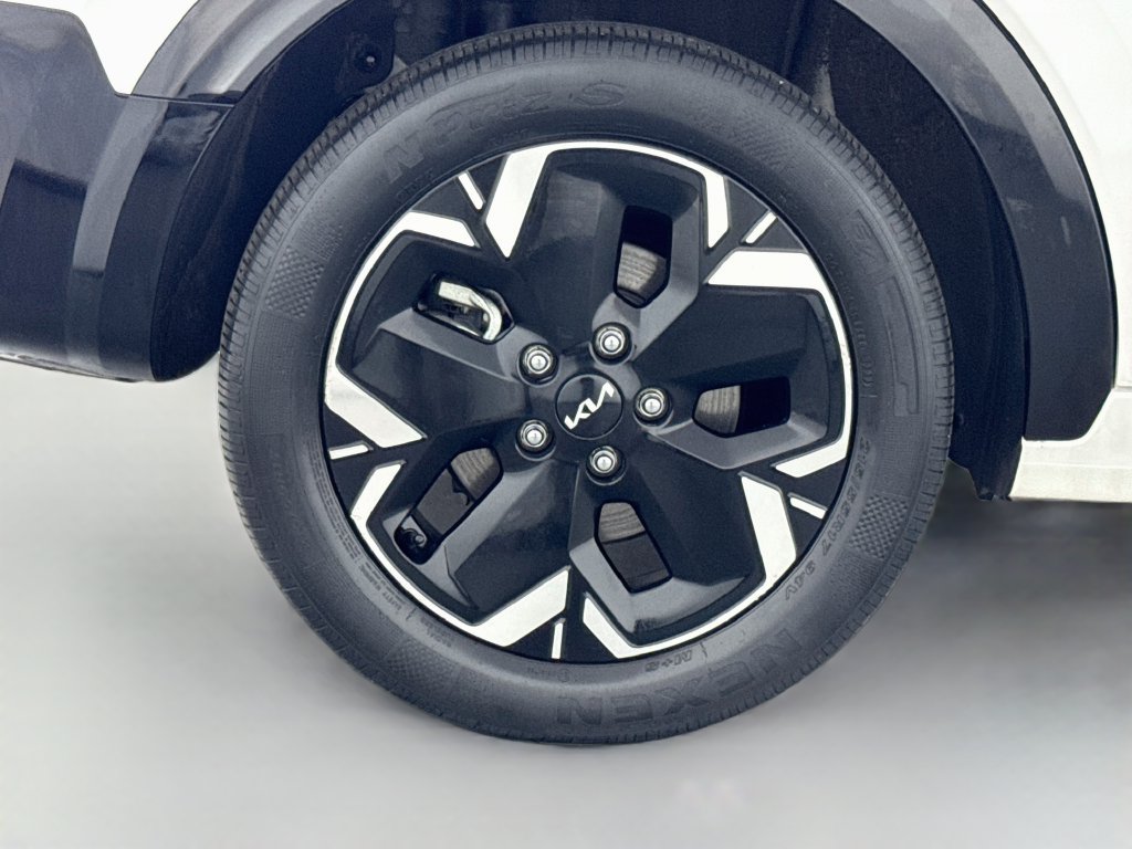 Used 2023 Kia Niro Wind w/ Wind Preserve Package FWD image 13