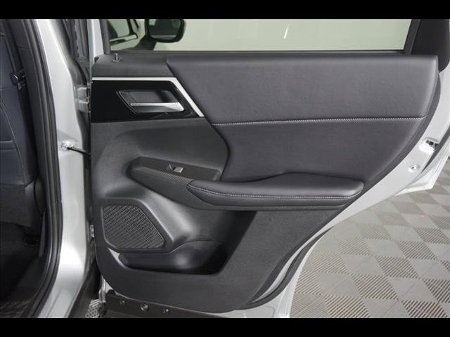 New 2025 Mitsubishi Outlander SE image 10