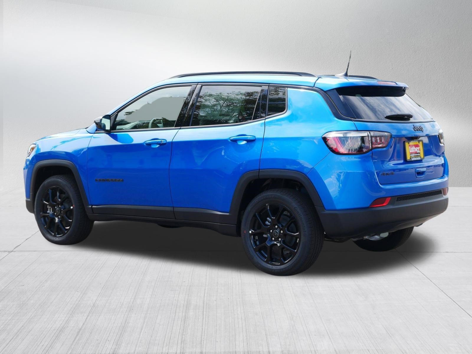 New 2026 Jeep Compass Latitude w/ Sun and Sound Group AWD/4WD image 5