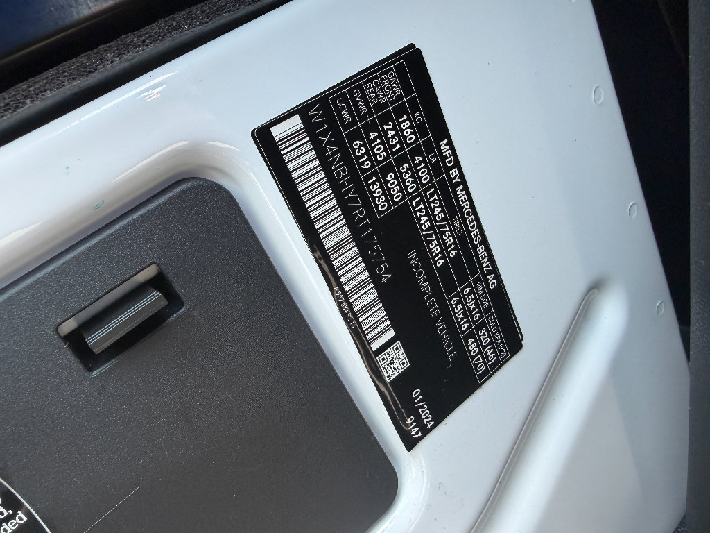 Used 2024 Mercedes-Benz Sprinter 2500 image 27