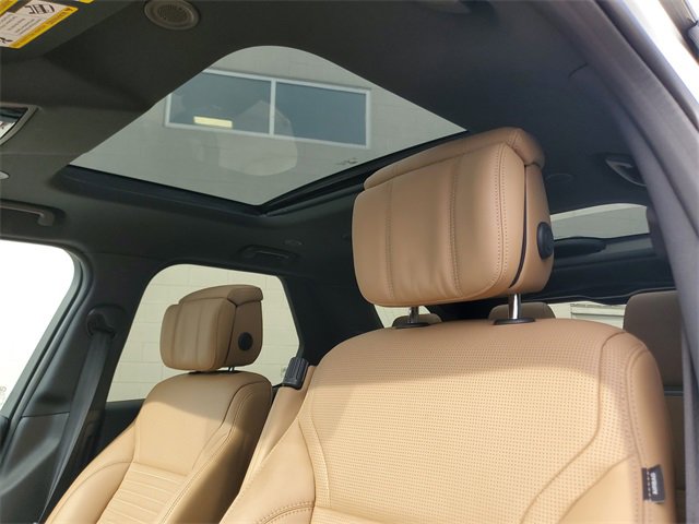 Used 2024 Land Rover Discovery Dynamic SE image 19