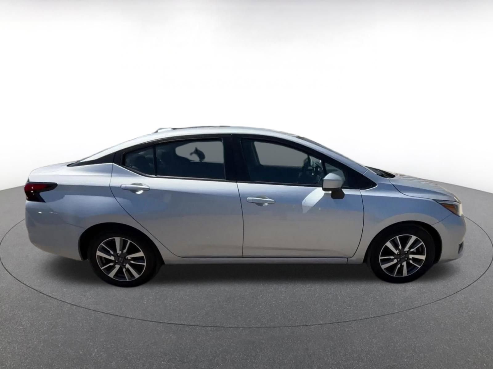 Used 2025 Nissan Versa SV image 16