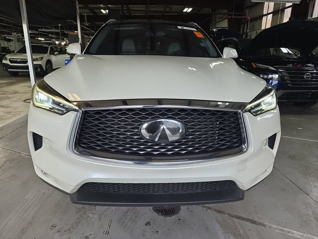 Used 2019 INFINITI QX50 Luxe w/ Navigation Package FWD image 2