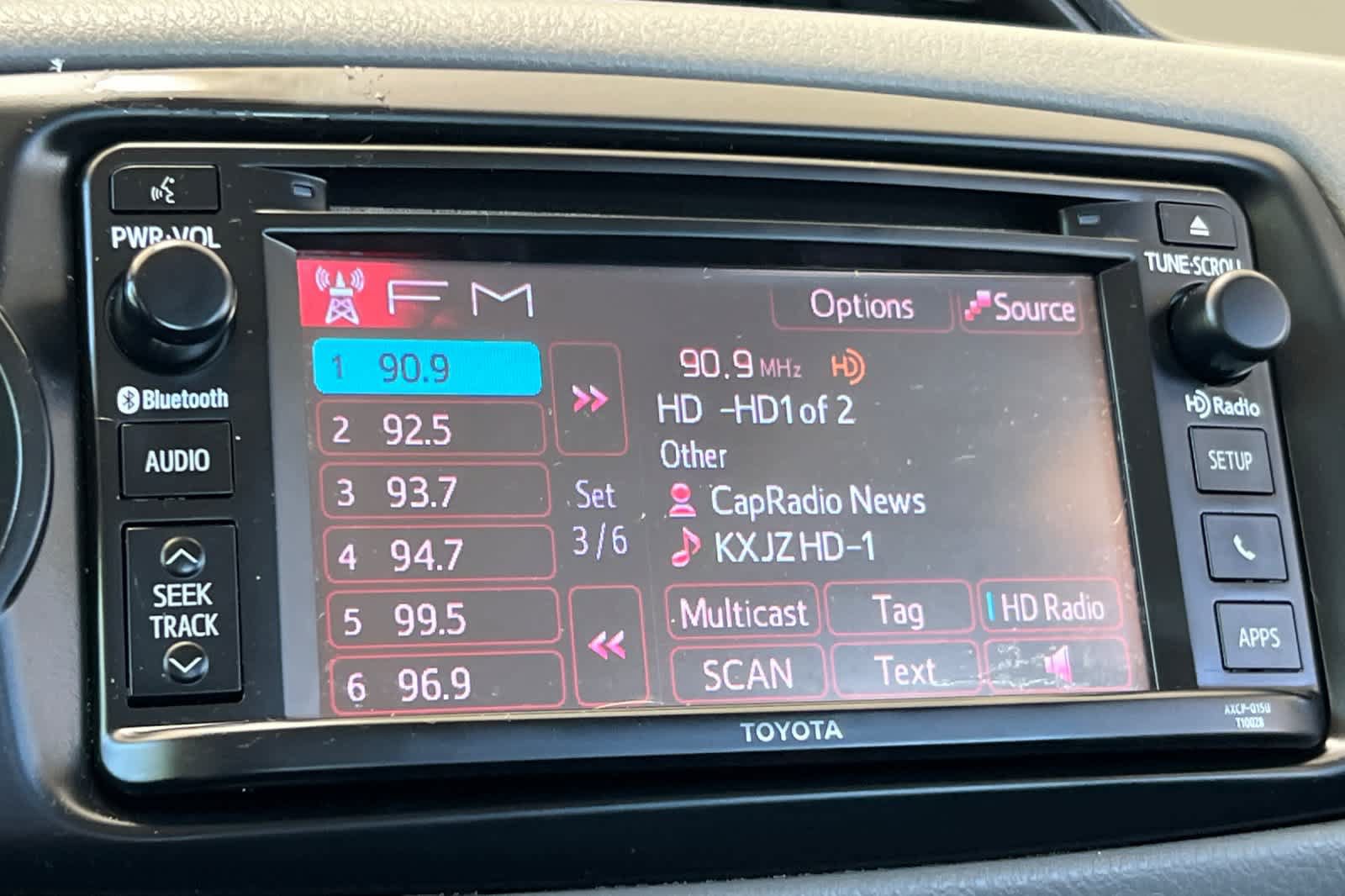 Used 2015 Toyota Yaris L FWD image 20