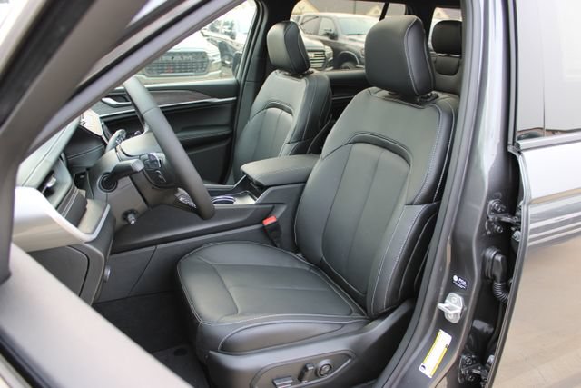 New 2026 Jeep Grand Cherokee Limited AWD/4WD image 16