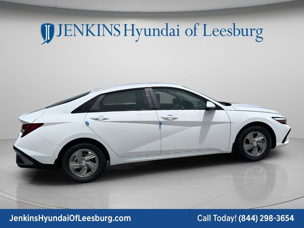 New 2026 Hyundai Elantra SE FWD image 4