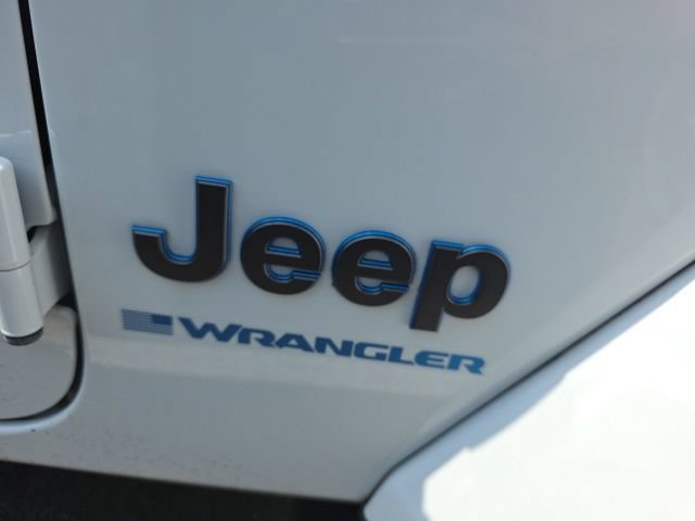 Used 2024 Jeep Wrangler Unlimited w/ Convenience Group AWD/4WD image 6