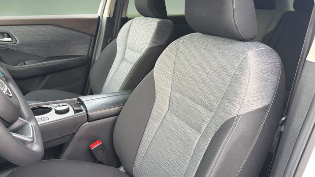 Used 2023 Nissan Rogue SV image 33