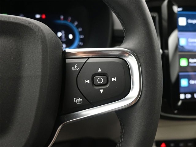 Used 2024 Volvo XC40 B5 Plus w/ Protection Package Premier image 24