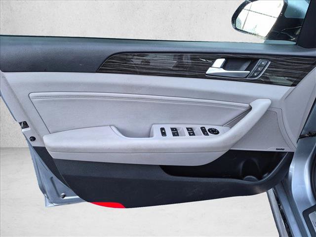 Used 2015 Hyundai Sonata Limited w/ Option Group 05 FWD image 13
