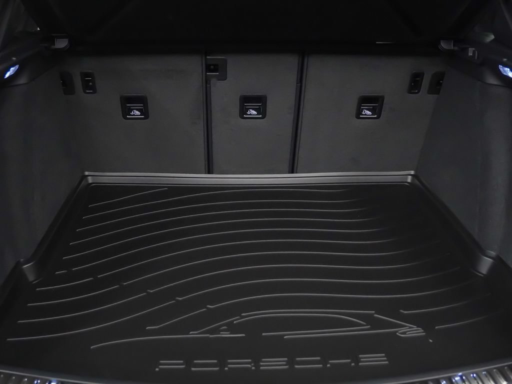 Certified 2026 Porsche Macan AWD/4WD image 11