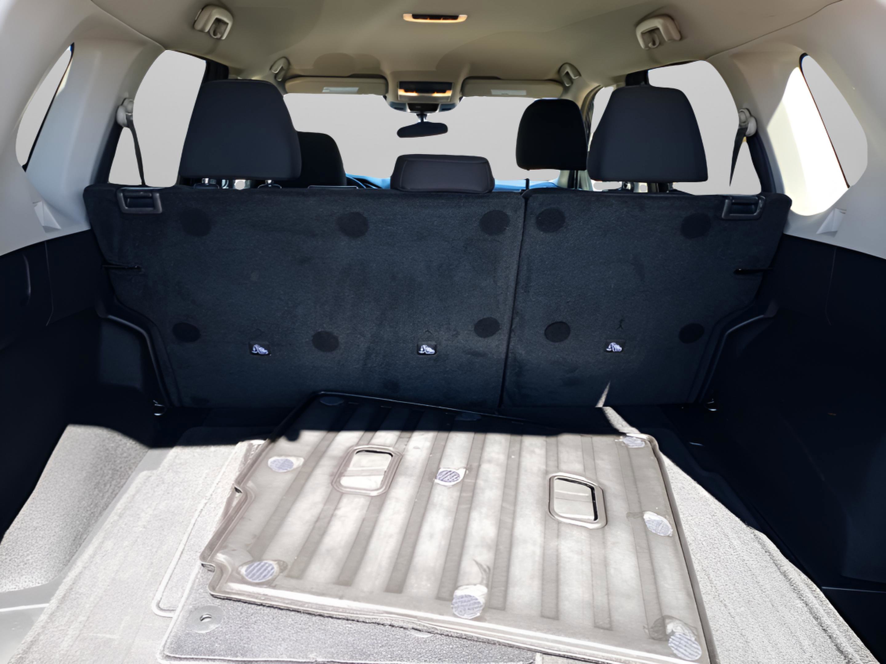 Used 2024 Nissan Rogue SV image 38