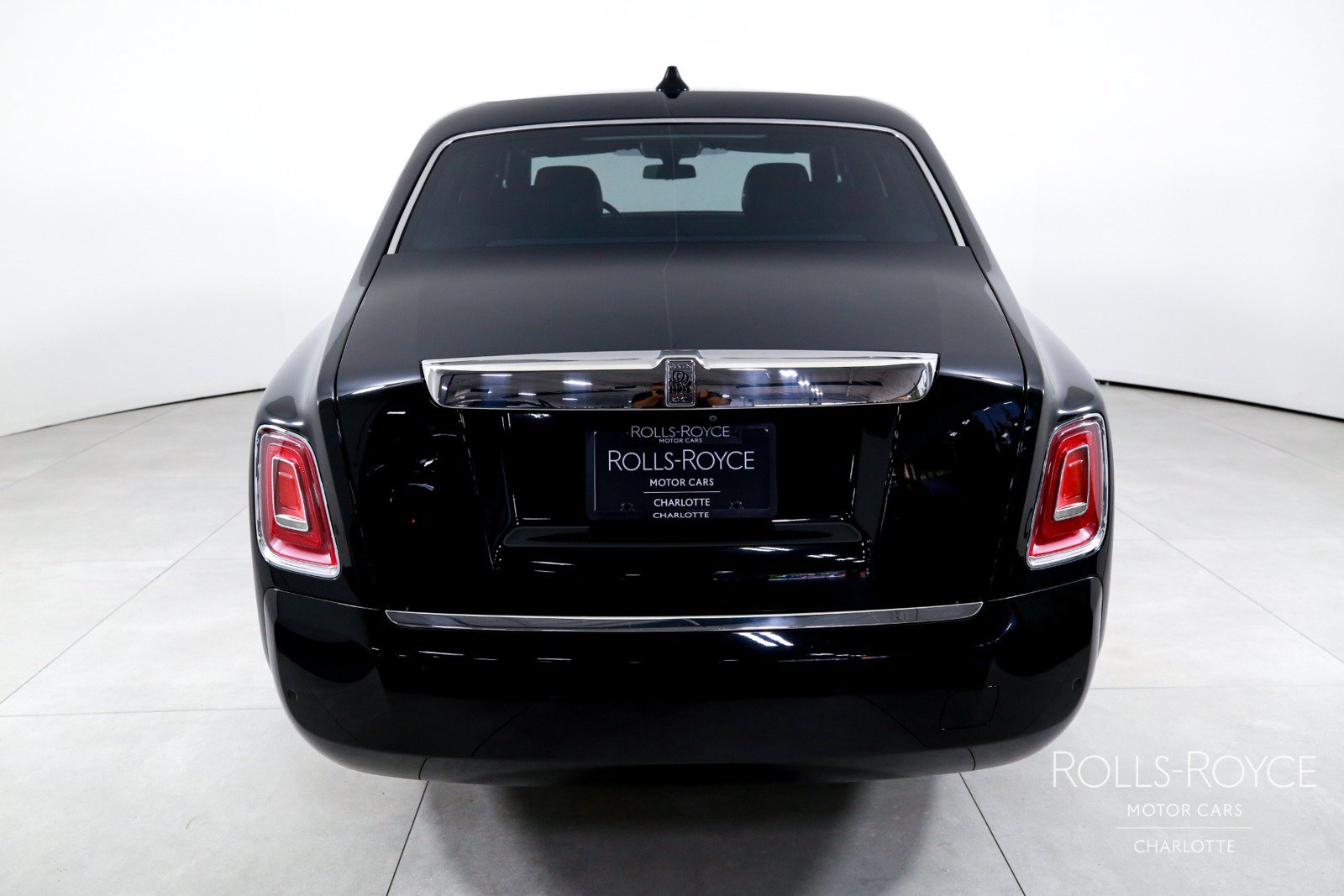 Used 2020 Rolls-Royce Phantom Sedan RWD image 9