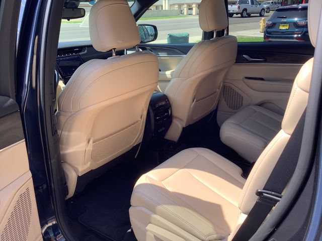 Used 2023 Jeep Grand Cherokee L Limited w/ Trailer Tow Group (B) AWD/4WD image 25