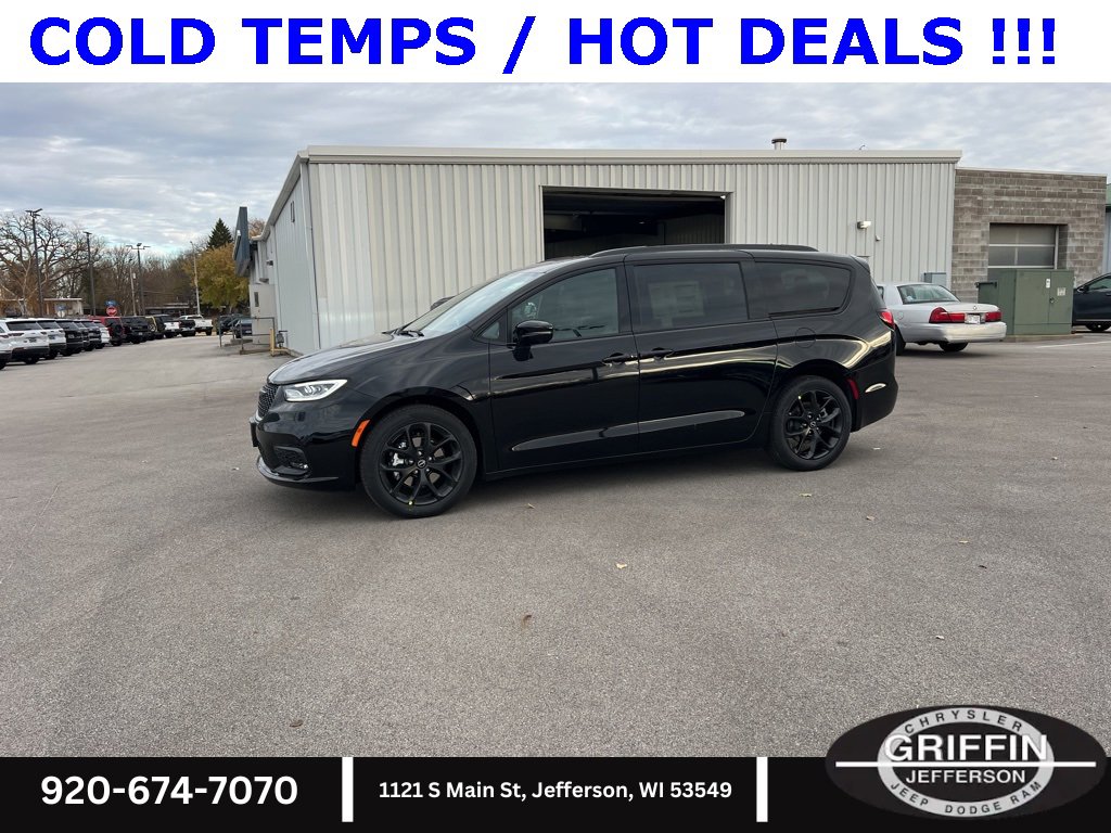 New 2026 Chrysler Pacifica Select w/ S Appearance Package image 1