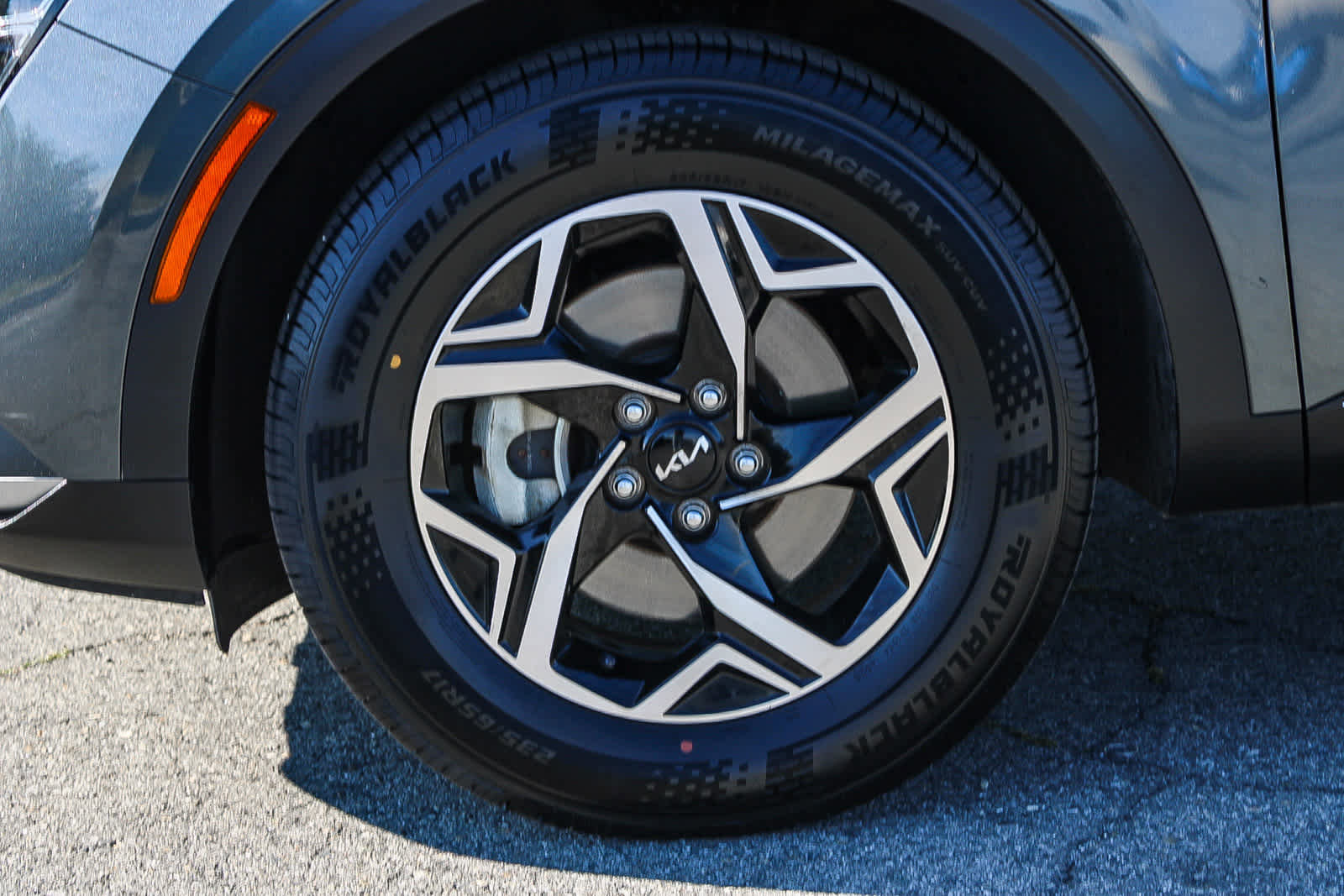 Used 2024 Kia Sportage LX image 9