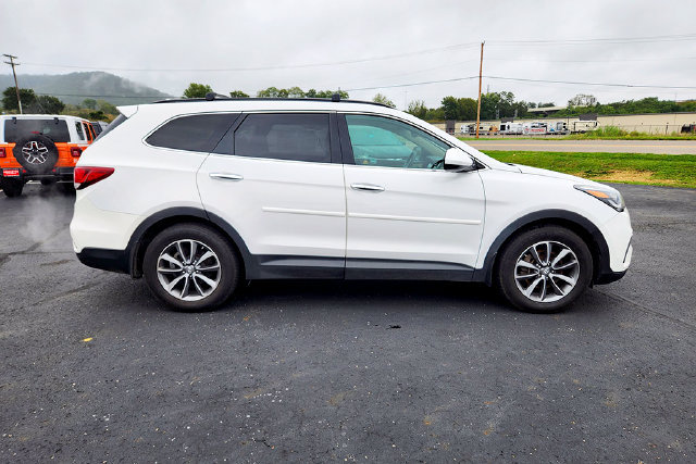 Used 2017 Hyundai Santa Fe SE AWD/4WD image 28