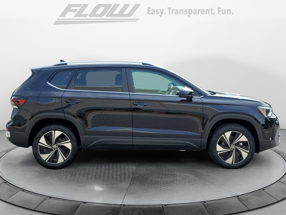New 2026 Volkswagen Taos SE AWD/4WD image 8