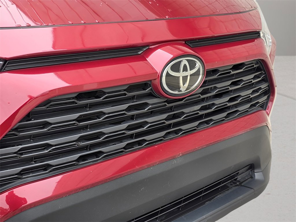 Used 2021 Toyota RAV4 XLE image 9