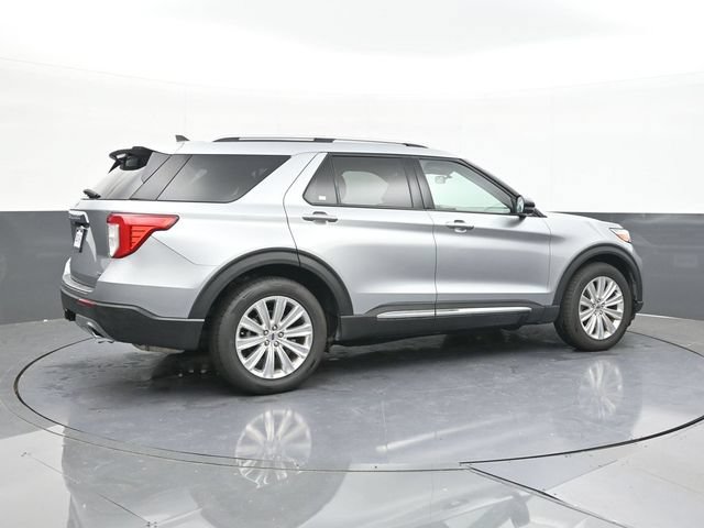 Used 2022 Ford Explorer Limited w/ Equipment Group 301A AWD/4WD image 16