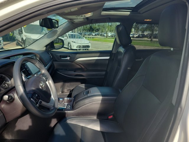 Used 2016 Toyota Highlander XLE FWD image 26