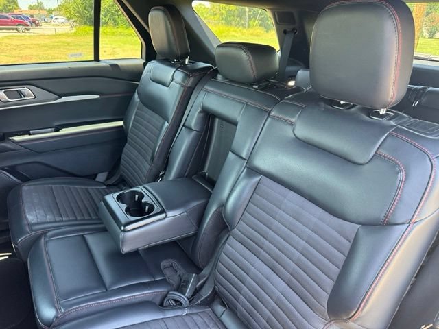 Used 2025 Ford Explorer ST-Line w/ ST-Line Street Pack AWD/4WD image 12