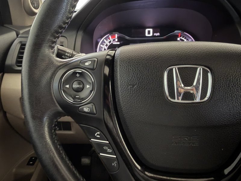 Used 2016 Honda Pilot Touring image 32