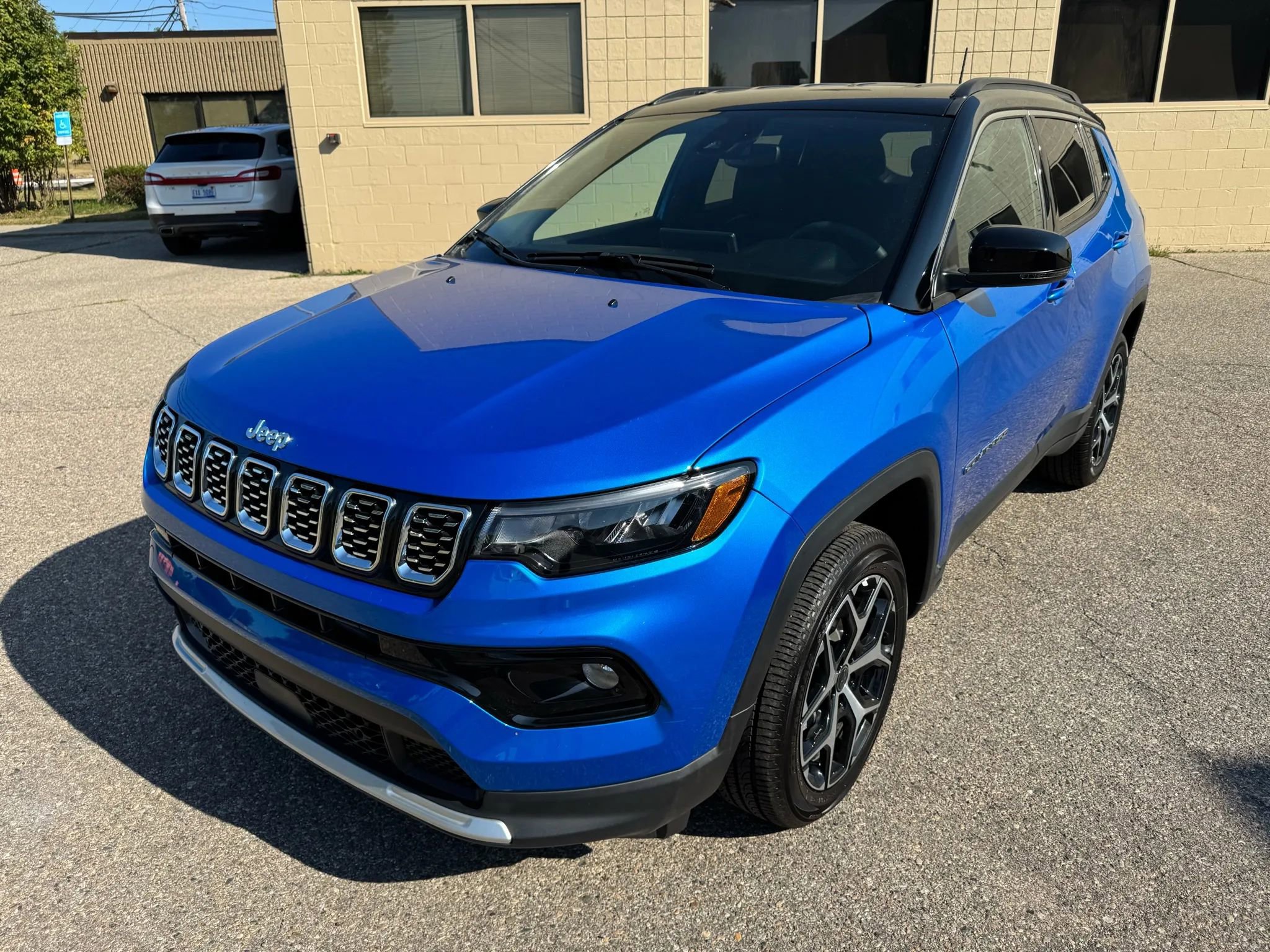 Used 2025 Jeep Compass Limited image 14