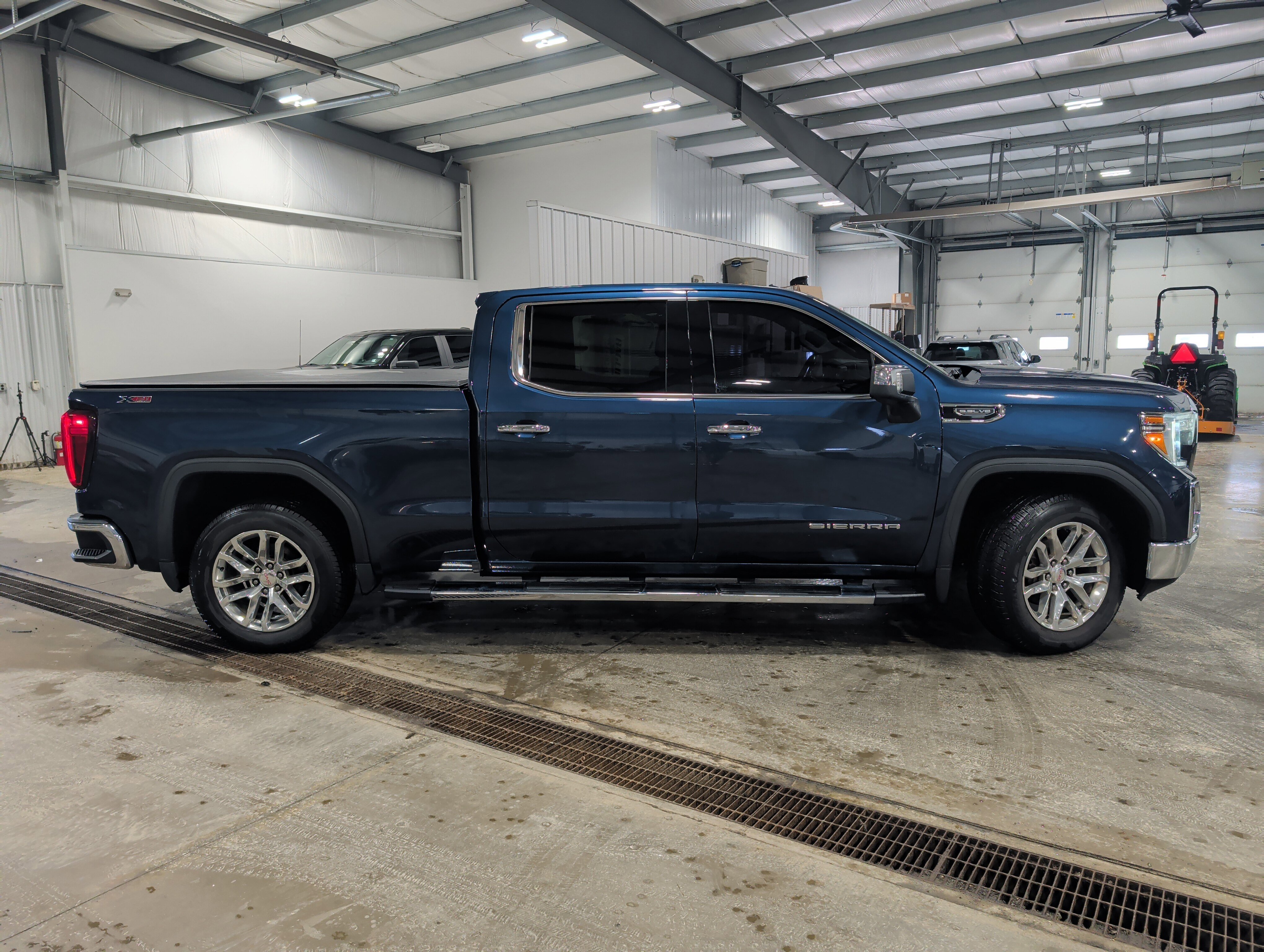 Used 2019 GMC Sierra 1500 SLT w/ SLT Premium Package image 2