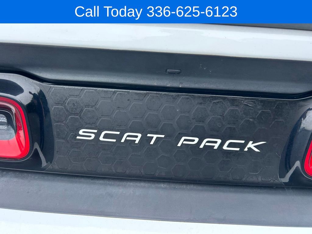 Used 2016 Dodge Challenger R/T Scat Pack w/ Leather Interior Group RWD image 13