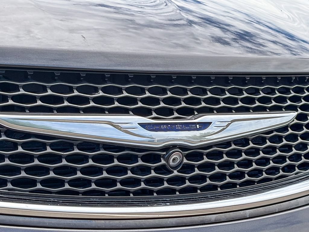 Used 2017 Chrysler Pacifica Limited w/ UConnect Theater Package FWD image 12