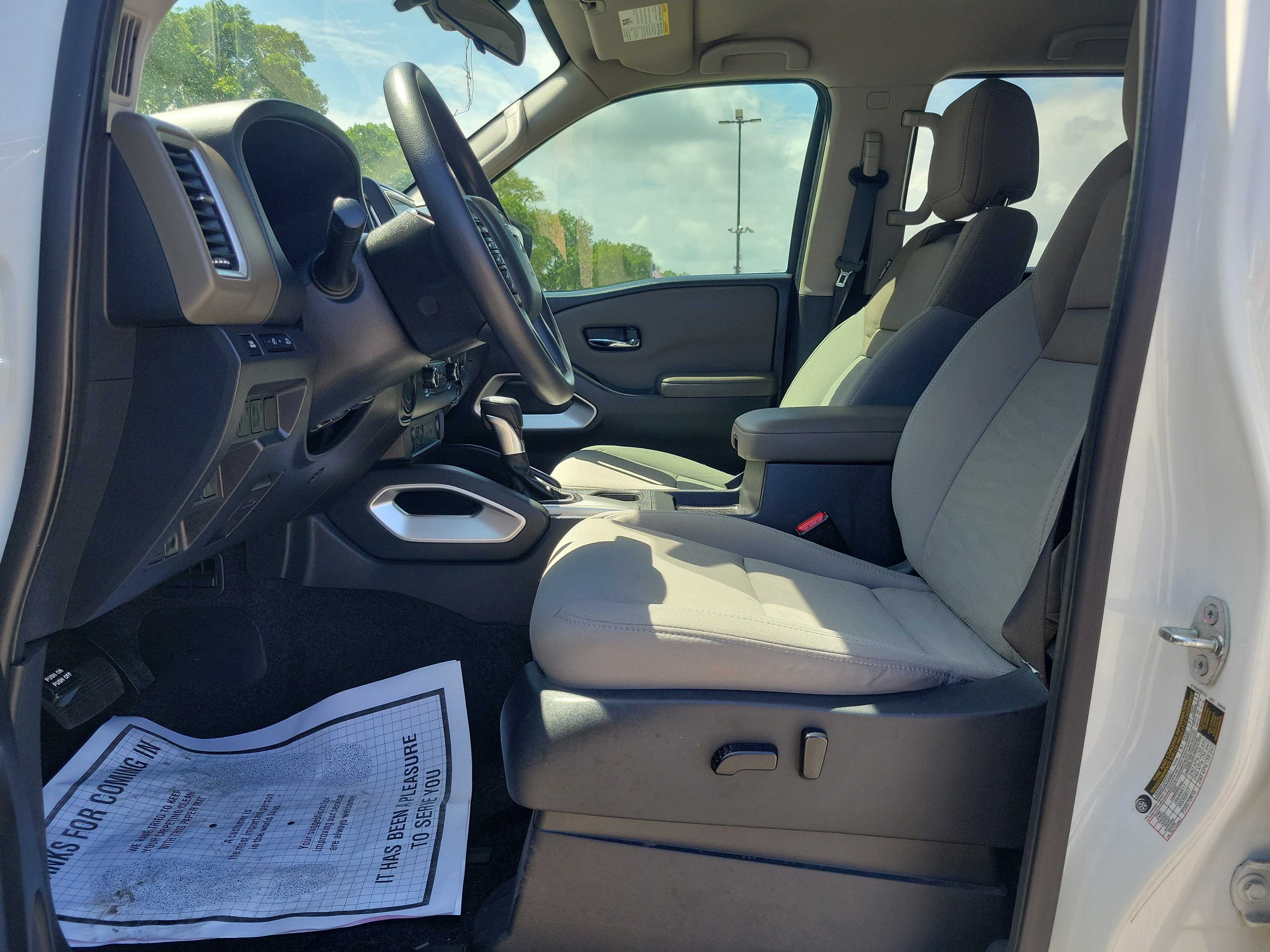 Used 2022 Nissan Frontier SV image 12