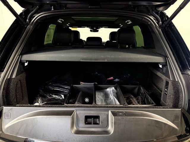 New 2025 Land Rover Range Rover SE image 16