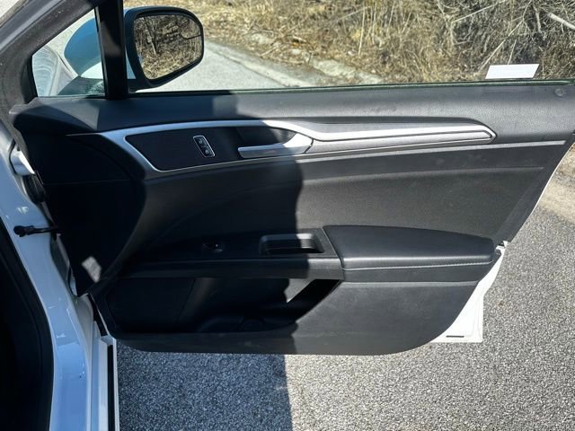 Used 2018 Ford Fusion SE image 18